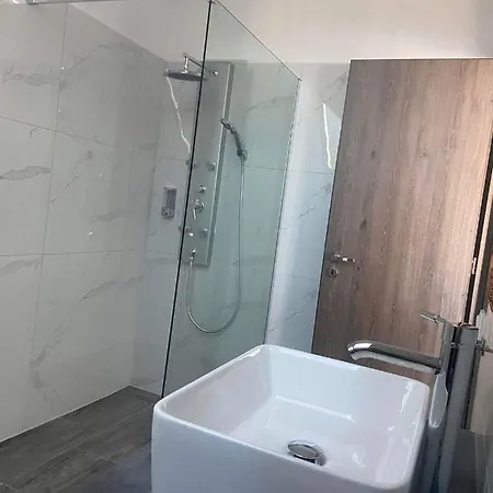 Corner Гостевой дом Тихань