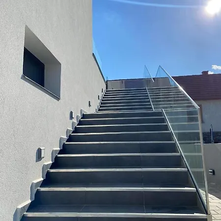 Corner 티하니